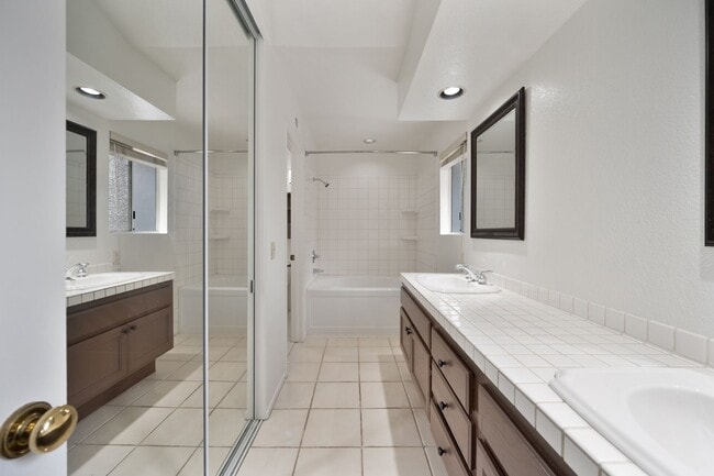 Building Photo - CHARMING HOME IN TEMECULA 3 BD/2.5 BA | OV...