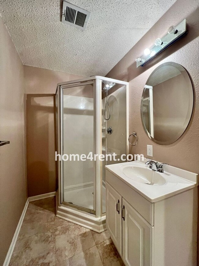 Building Photo - Beautiful Four Bedroom Home in Blue Valley...