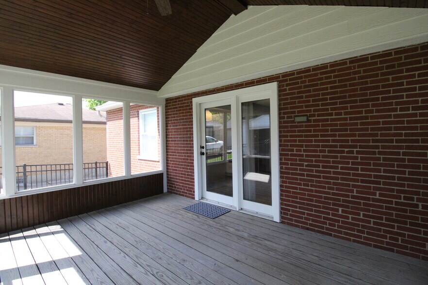 Building Photo - 3893 Mantell Ave