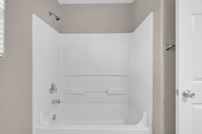 Building Photo - 946 S Hawk Ln