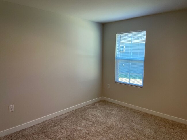 Building Photo - 3 Bedroom 2 Bath Home in Middle Creek Vill...