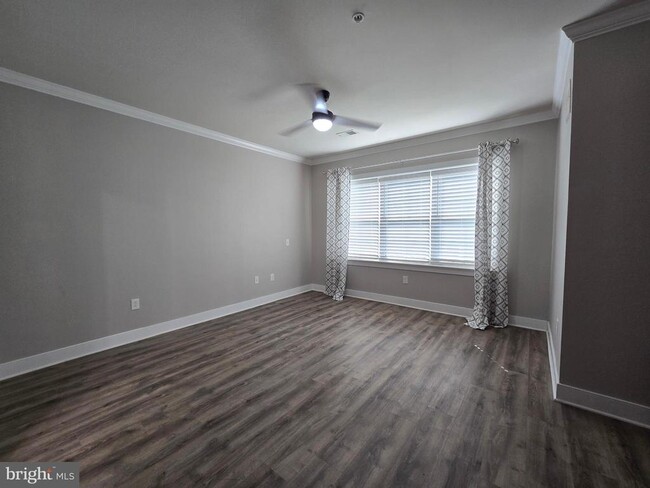 Building Photo - 9521 Bastille St