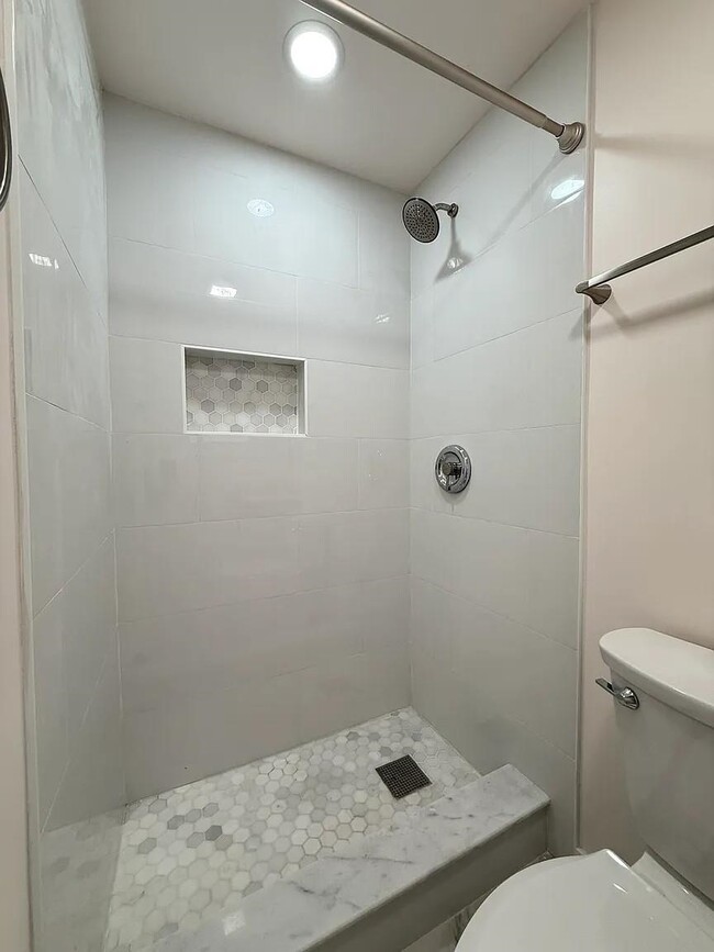 Building Photo - 1919 Willow Ave