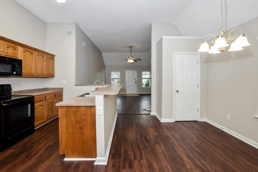 Building Photo - 7086 Crape Myrtle Dr