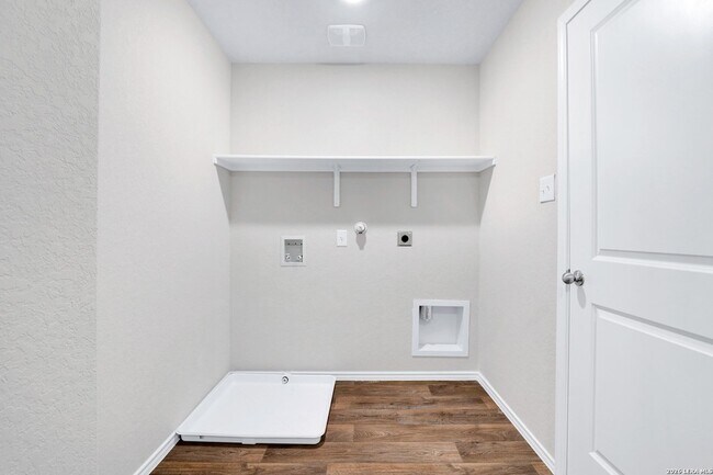 Building Photo - 13512 Waxman Spark