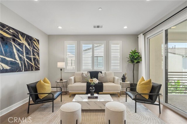 Building Photo - 370 Sawbuck