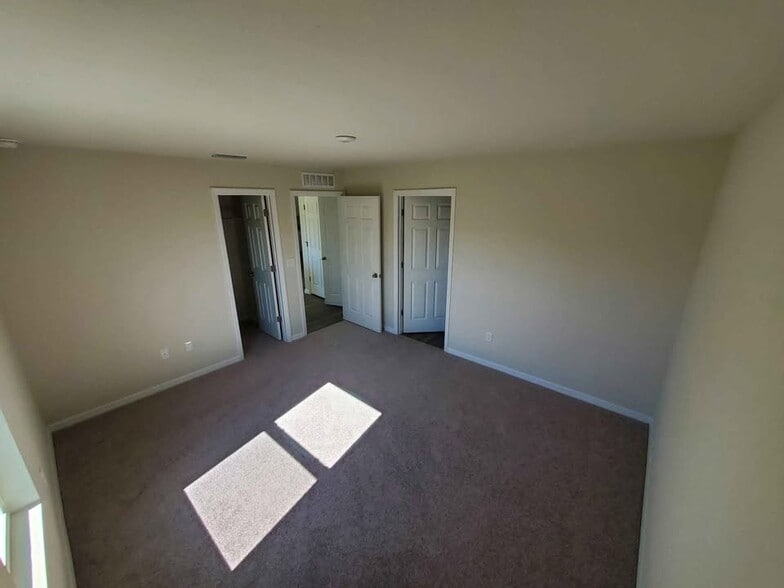 Building Photo - 474 Delmonico St NE