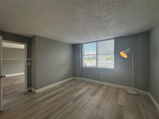 Building Photo - 899 West Ave