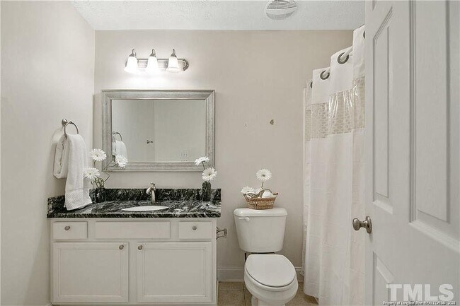 Building Photo - 1600 Silver Ridge Ct