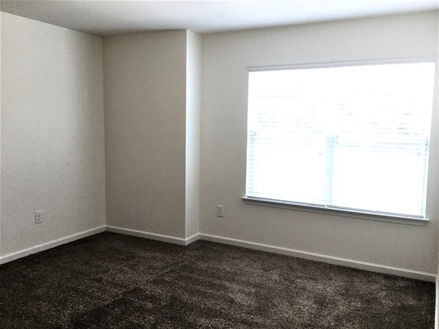 Building Photo - 3227 Grandview Club Rd