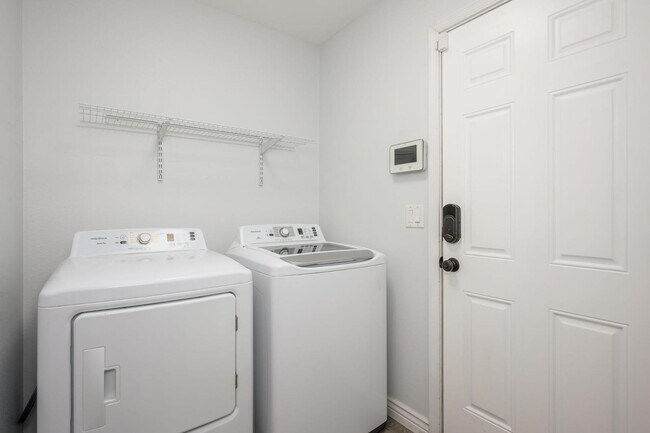 Building Photo - 4326 E Towne Ln