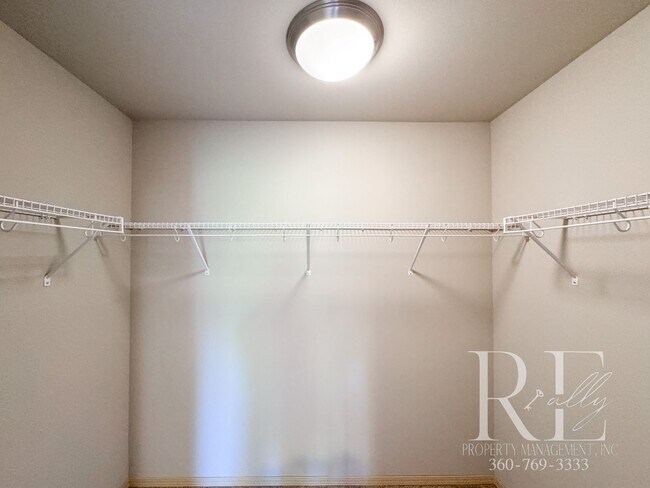 Building Photo - 1060 Banyan St