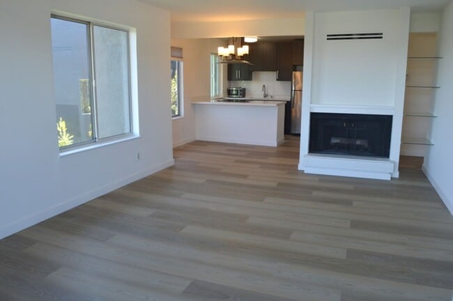 Building Photo - Beautifully Updated Condo with Bay View and 2 Primary Suites!