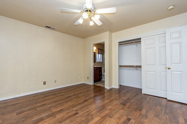 Building Photo - Beautiful Spacious Country Living Home!