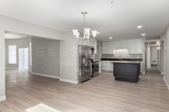 Building Photo - 1332 N 71st St