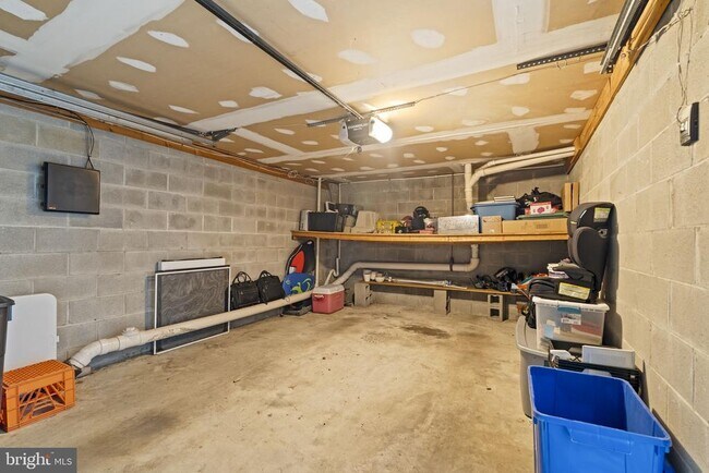 Building Photo - 6925 Sprague St