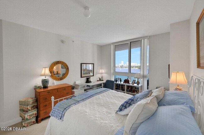 Building Photo - 231 Riverside Dr