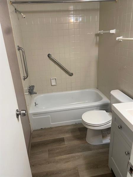 Building Photo - 100 Penn Pleasant Dr