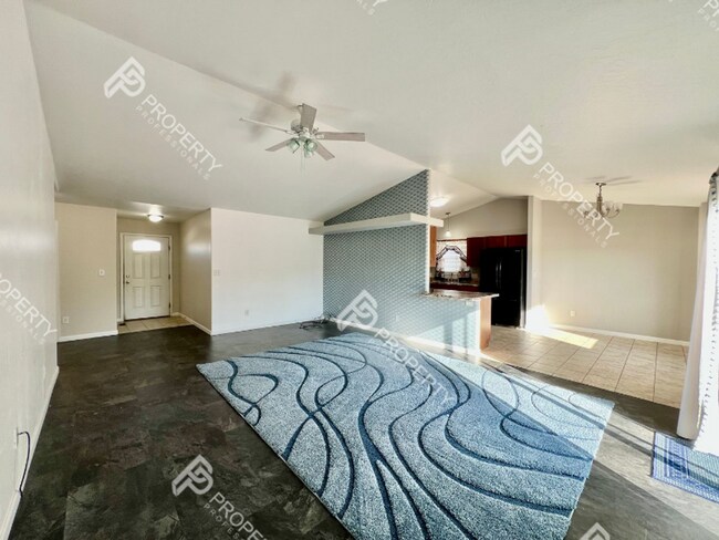 Building Photo - 358 Grullo Ln