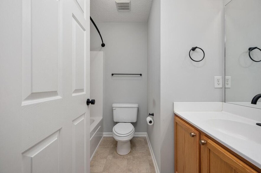 Building Photo - 7333 Althorp Way