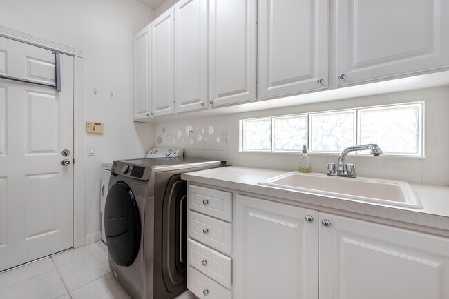 Building Photo - 8159 Nevis Pl