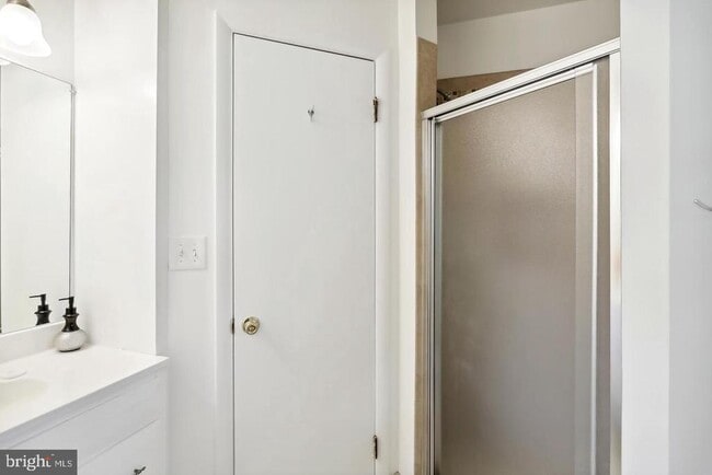 Building Photo - 1702 Franwall Ave