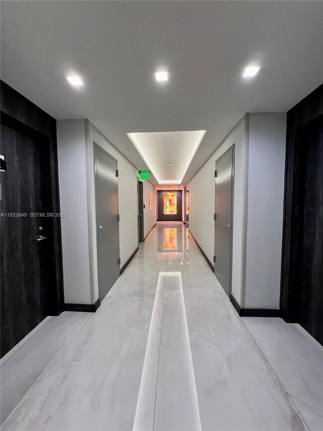 Building Photo - 16445 Collins Ave