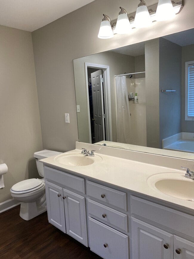 Building Photo - 1945 Grayson Oaks Ct