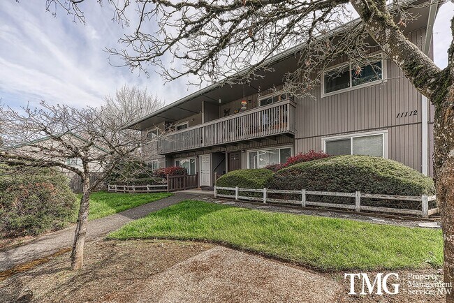 Building Photo - Bright Upper-Level 2 BD with Covered Deck