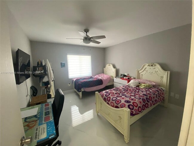 Building Photo - 7010 SW 144th Pl