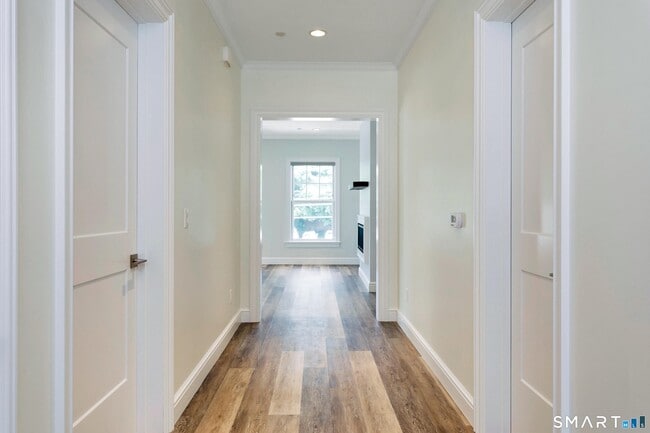 Building Photo - 1958 Post Rd