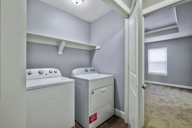 Building Photo - Beautiful 3 bed / 3.5 bath duplex with two car garage - Minutes from U of A!