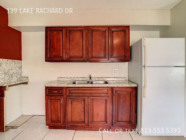Building Photo - 139 Lake Rachard Dr