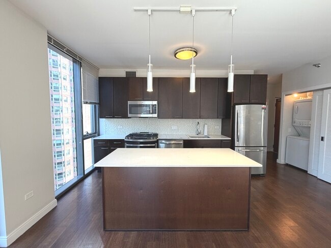 Building Photo - 845 N State St