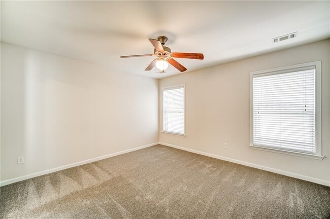 Building Photo - 374 St Claire Dr