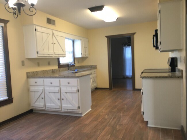 Building Photo - 2159 New Meadow Dr