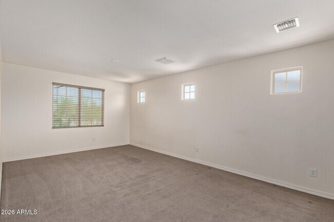 Building Photo - 905 S Canal Dr