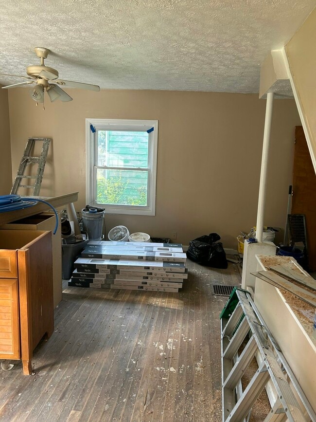 Building Photo - 1340 Kingsley Ave