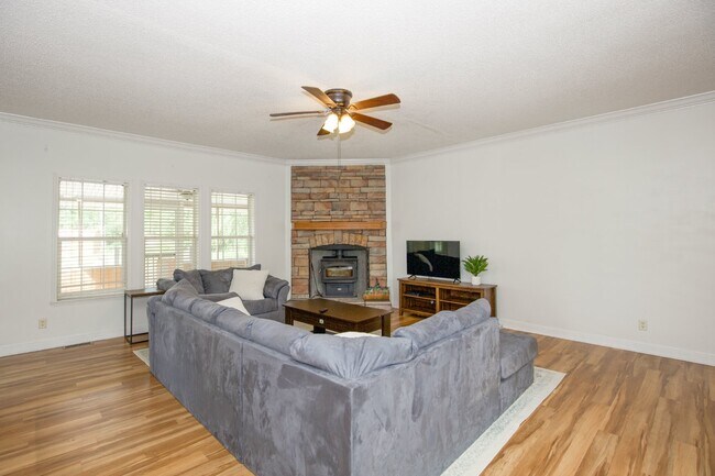 Building Photo - "Charming 3-Bedroom Home with 2 Full Bathrooms in Vass, NC - Spacious and Comfortable Country Liv...