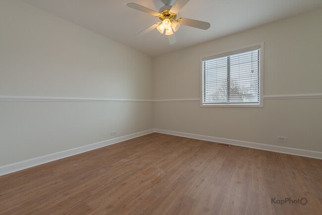 Building Photo - 102 N Waterford Dr