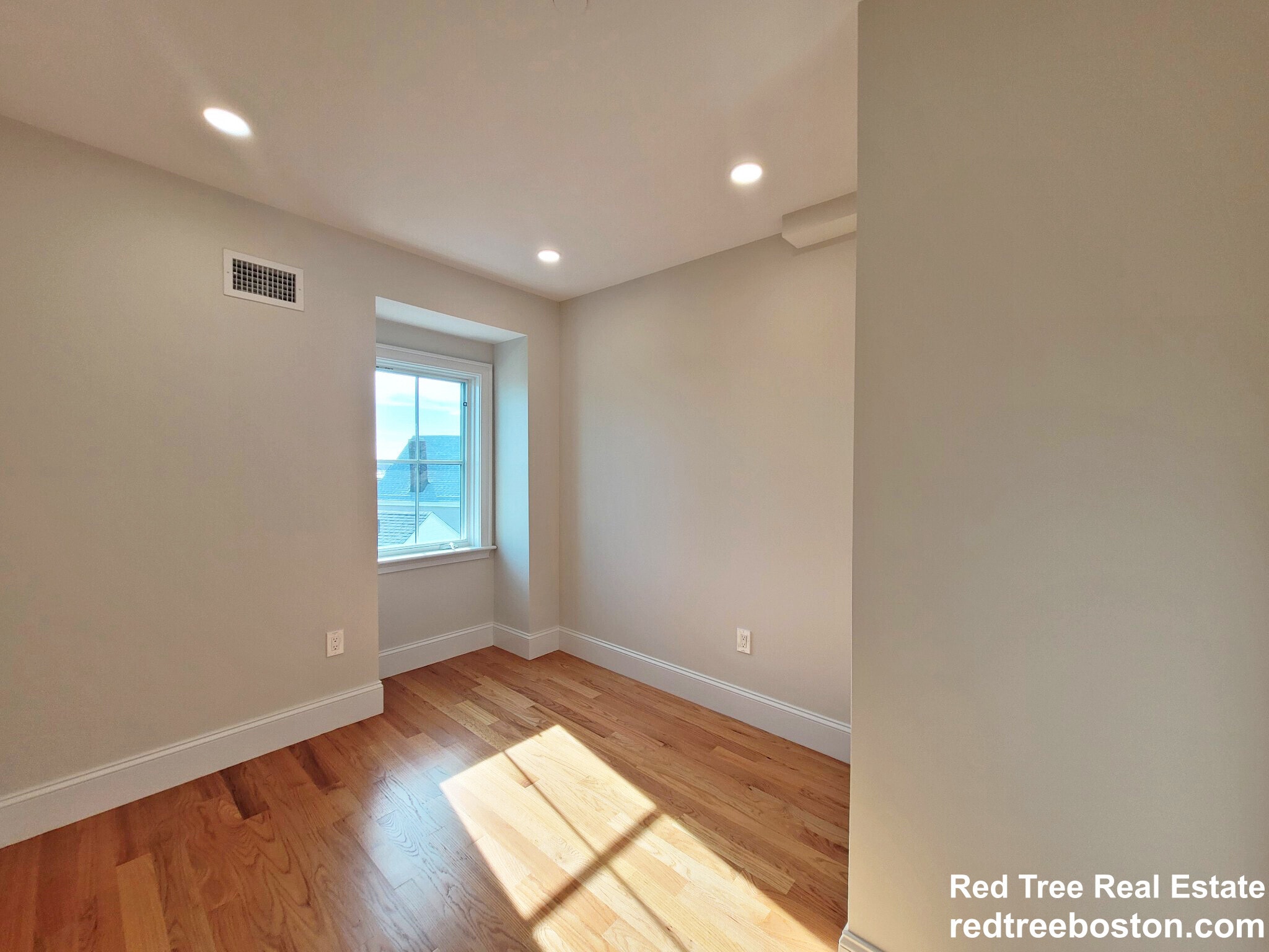 Building Photo - 81 White St