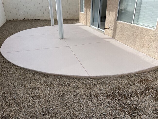 Building Photo - Encounter the ultimate luxury living exper...