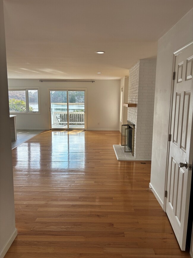 Building Photo - 60 Gingham Ln