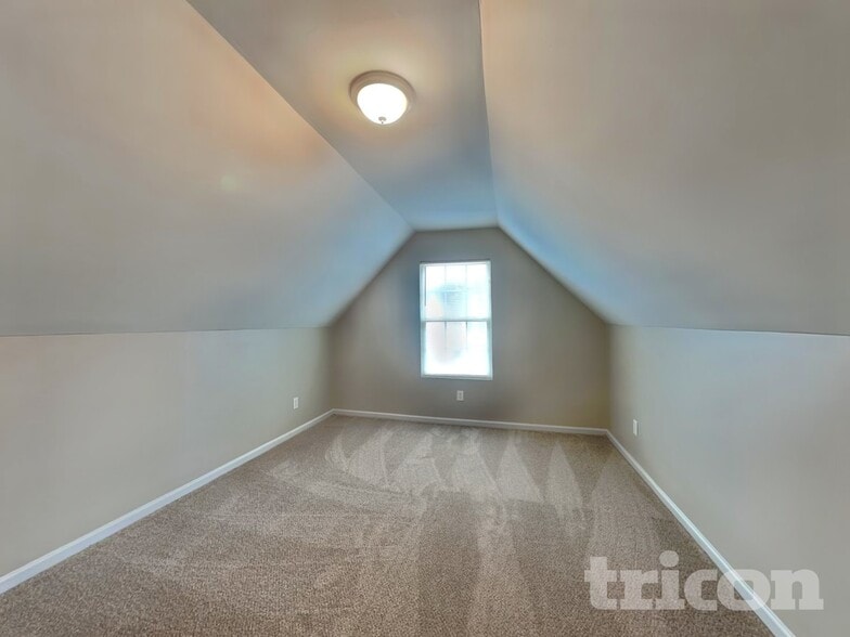 Building Photo - 2313 Temple View Dr