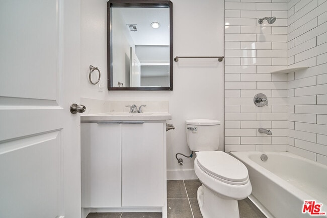 Building Photo - 603 W 41st Pl