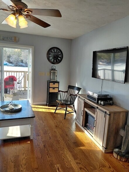 Building Photo - 12 Oak Ln