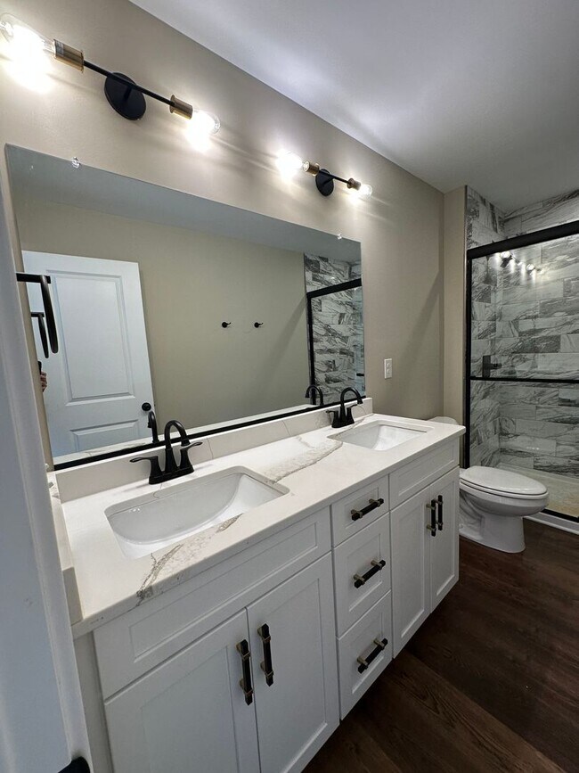 Building Photo - Beautiful new townhouse located in the new...