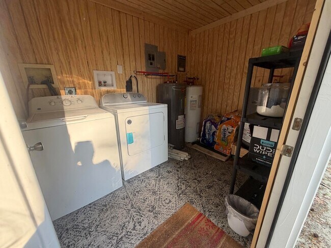 Building Photo - 2018 Pinopolis Rd