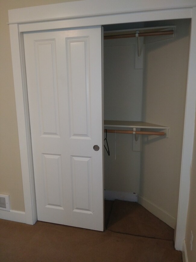 Building Photo - Light and bright one bedroom near PSU in S...