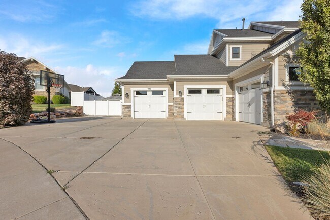 Building Photo - Luxury North Salt Lake Home with Mountain Views, Office & Fully Fenced Yard